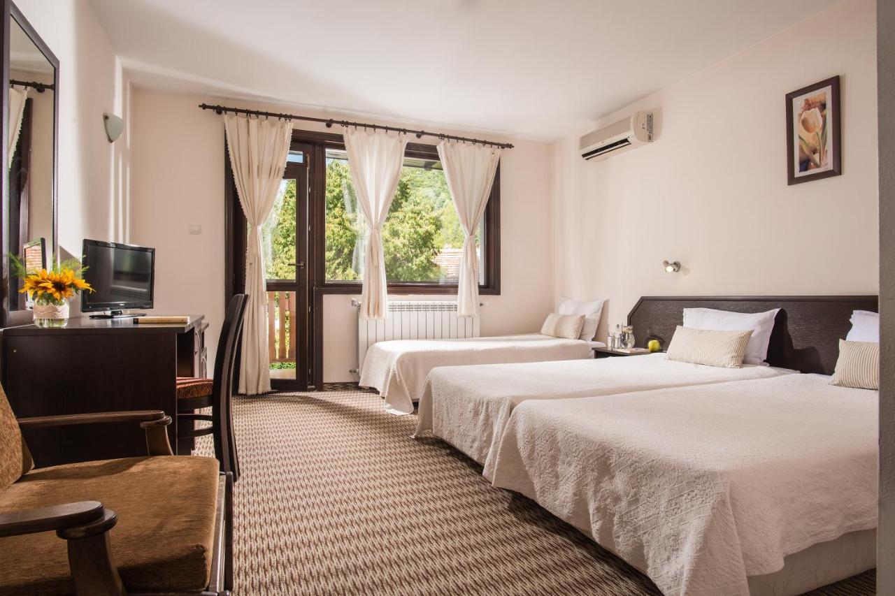 Family Hotel Bile Beli Osŭm Exterior photo