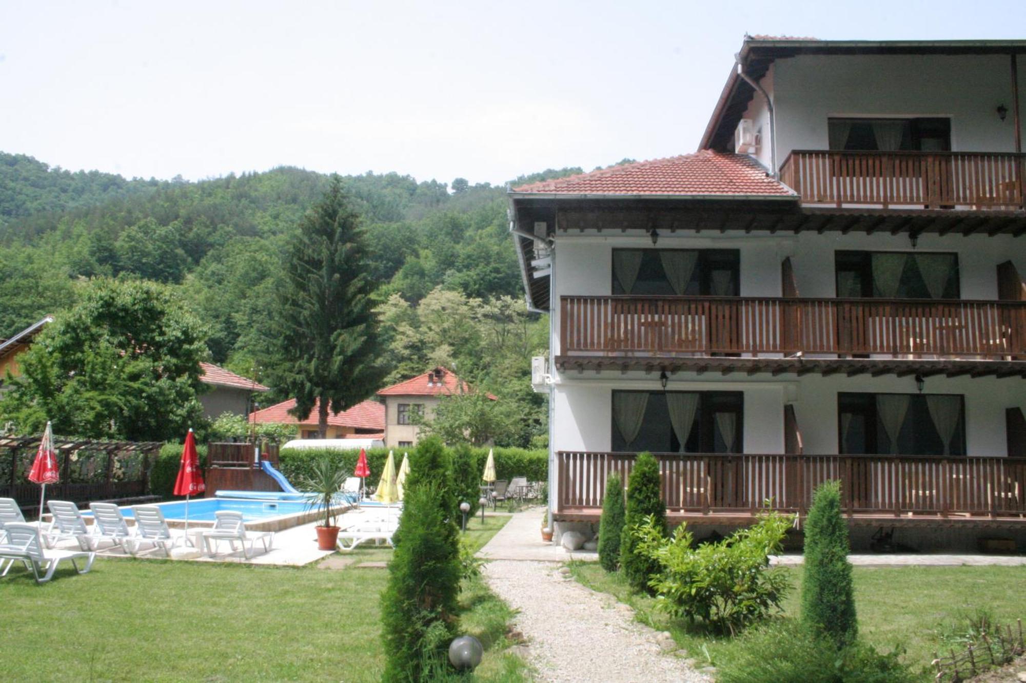 Family Hotel Bile Beli Osŭm Exterior photo