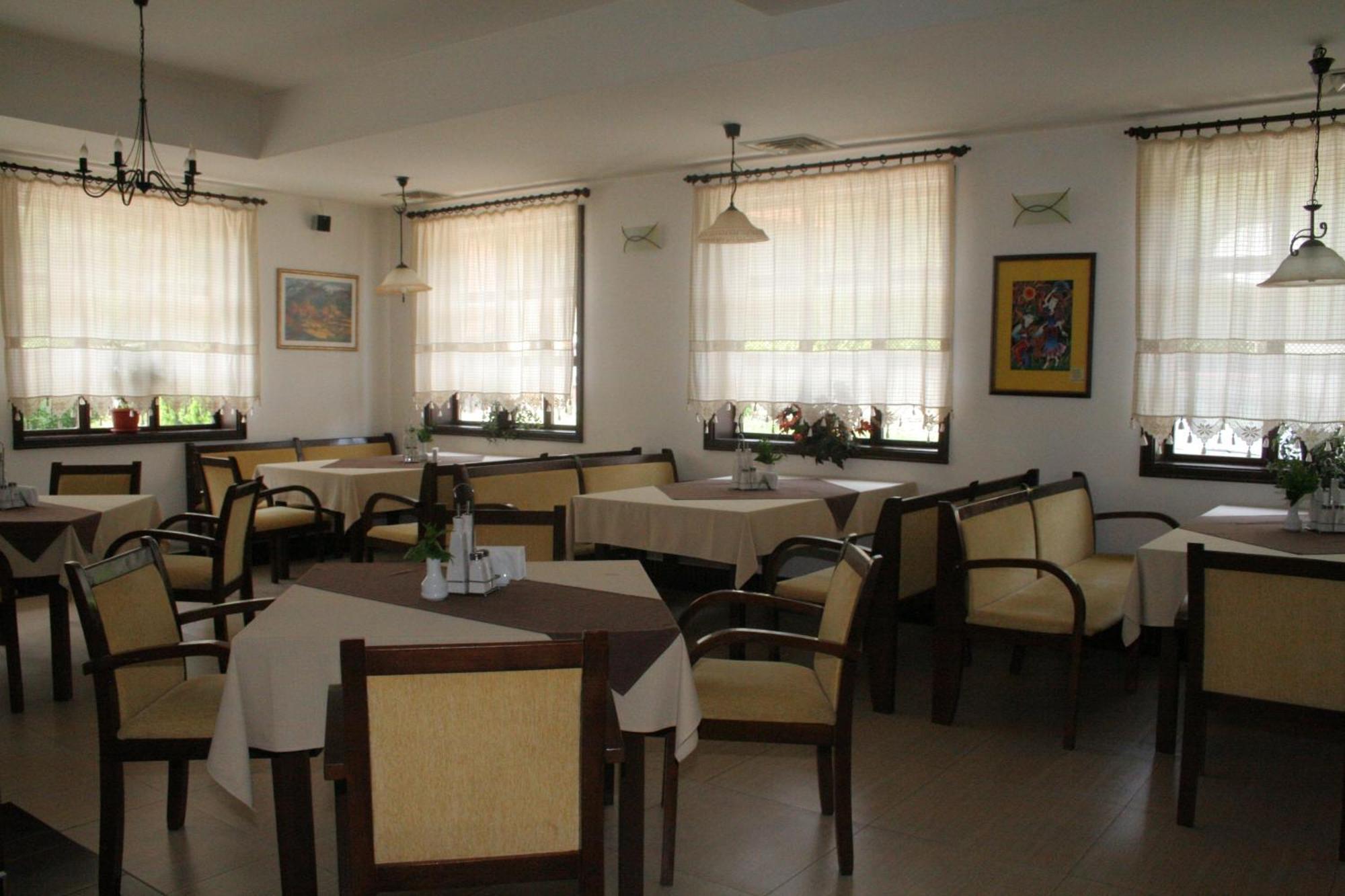 Family Hotel Bile Beli Osŭm Exterior photo