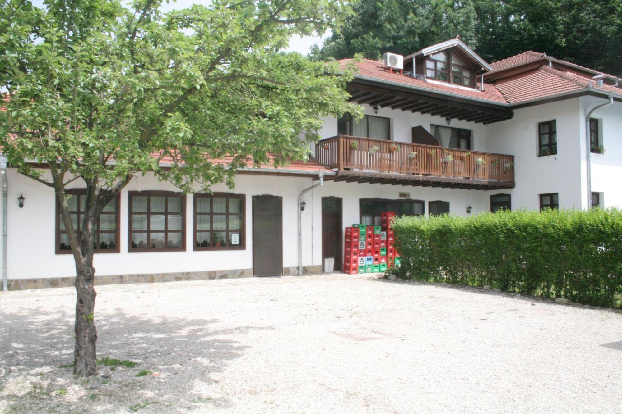 Family Hotel Bile Beli Osŭm Exterior photo