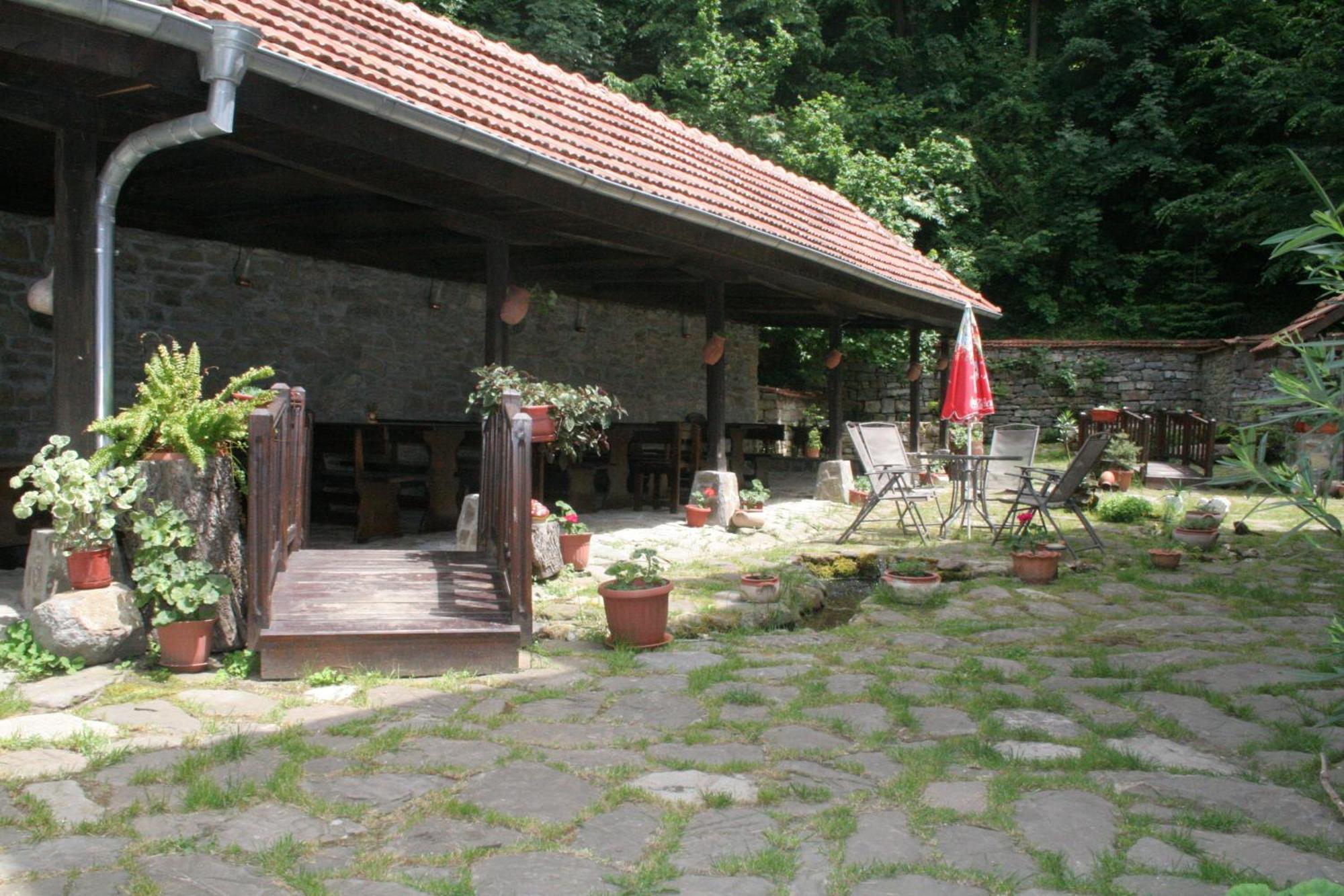 Family Hotel Bile Beli Osŭm Exterior photo