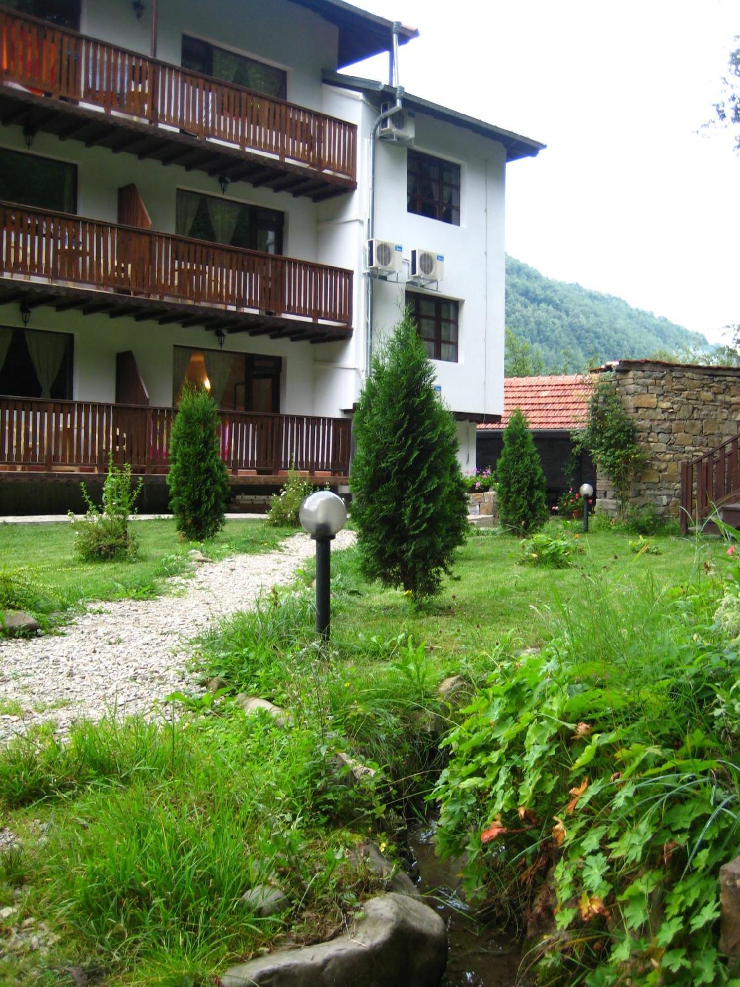 Family Hotel Bile Beli Osŭm Exterior photo