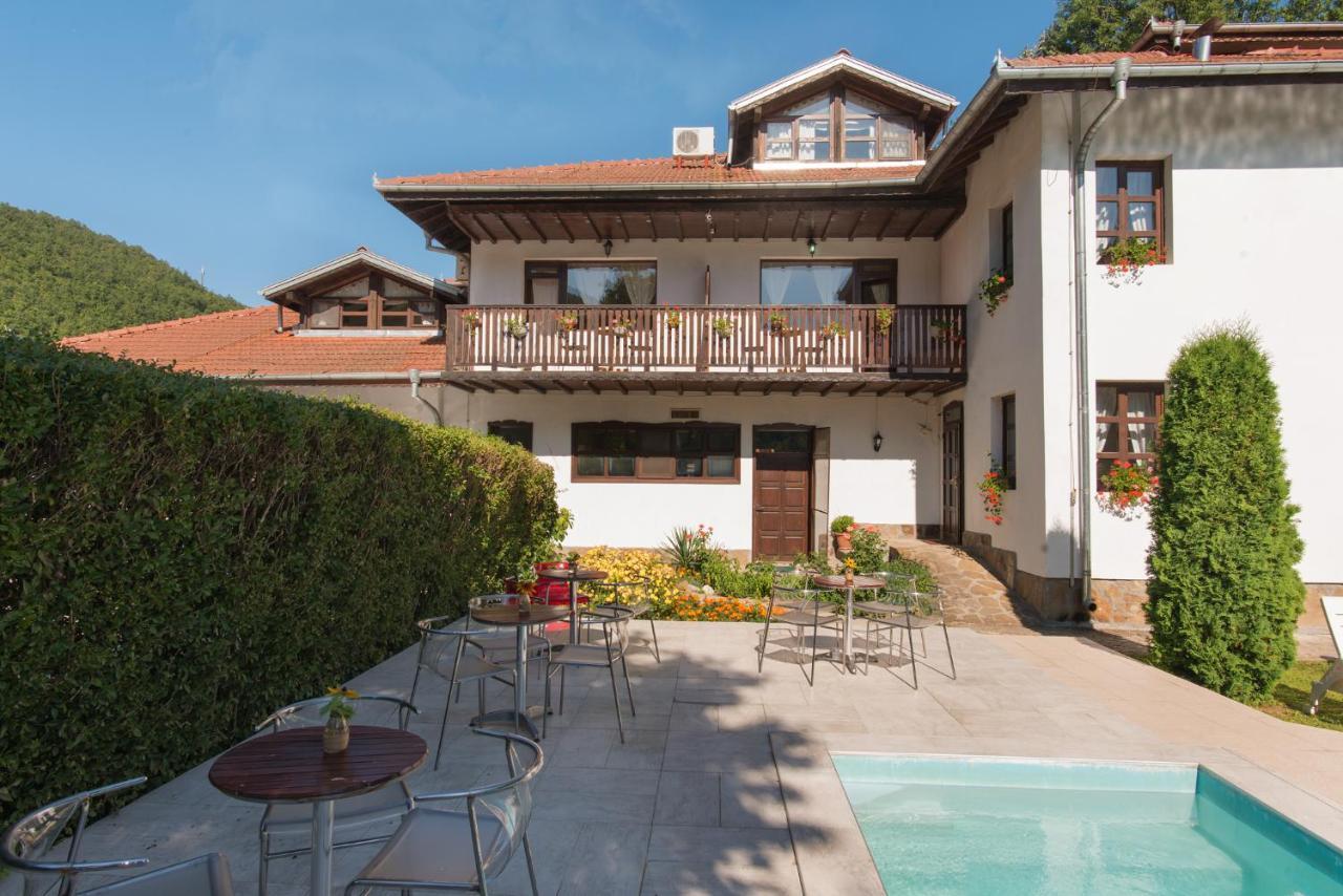 Family Hotel Bile Beli Osŭm Exterior photo