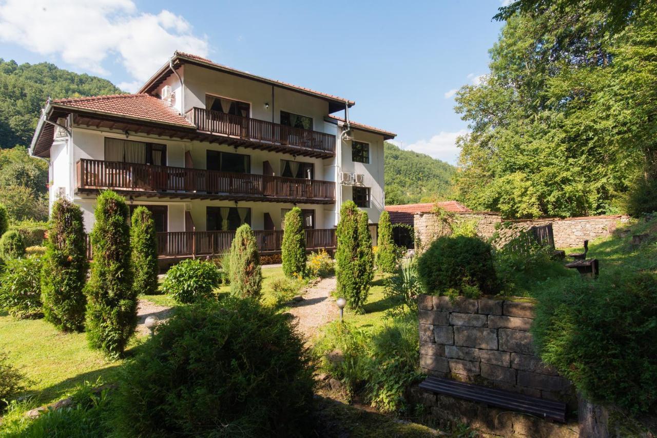 Family Hotel Bile Beli Osŭm Exterior photo